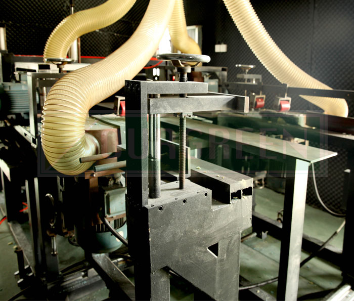 粉碎開(kāi)槽一體機(jī)